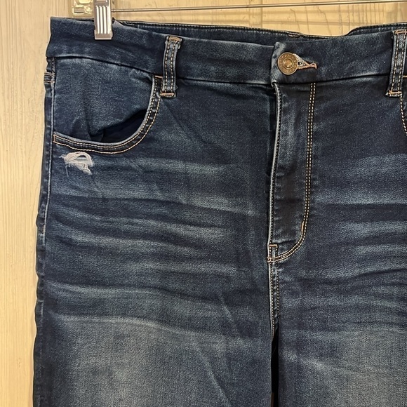 American EAGLE Next Level Stretch Curvy Hi Rise Jeggings Distressed size 18short - Picture 2 of 13